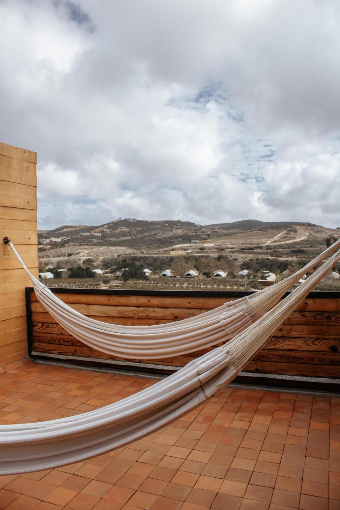 Hotel Cuatro Cuatros Ensenada Esterno foto